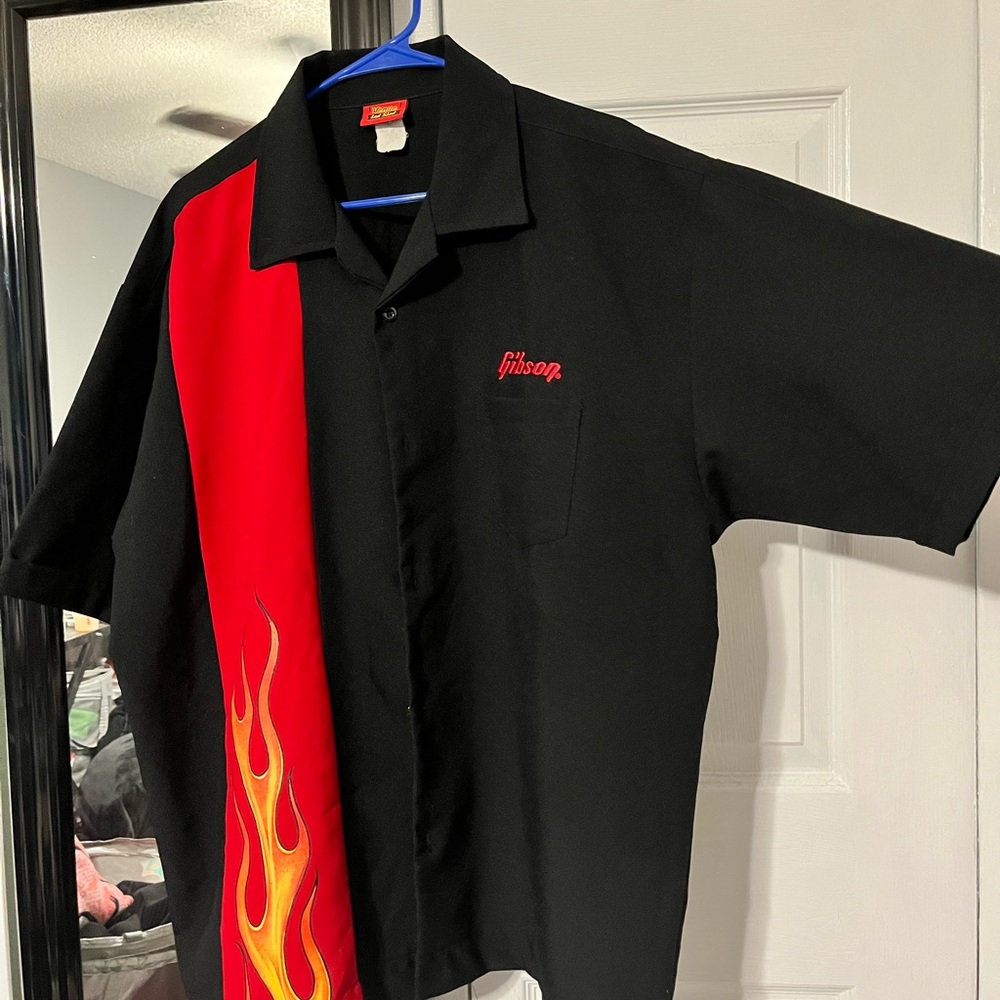 Vintage Gibson Guitar Men's Black and Red Flame Shirt